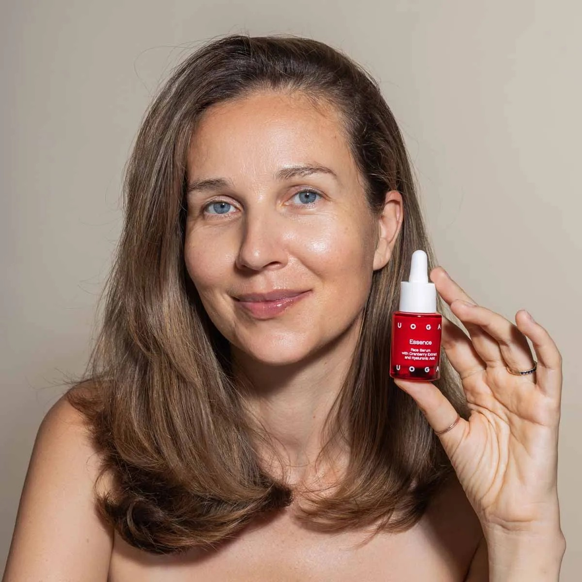 Essence Cranberry & HA – Feuchtigkeit & Glow, 15 ml